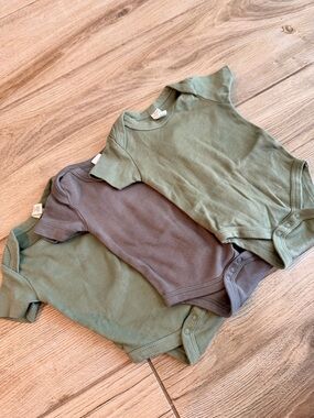Colored Organics Olive & Gray Short-Sleeve Baby Bodysuit 3-Pack
